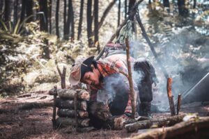 build shelter find water